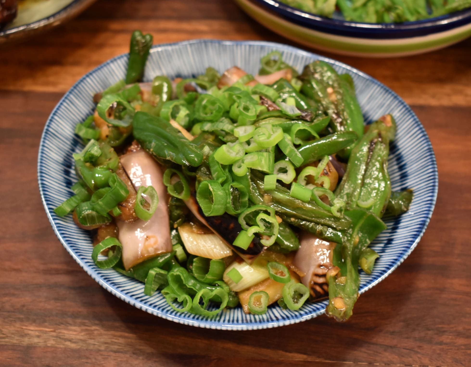 Grüne Paprika und Aubergine