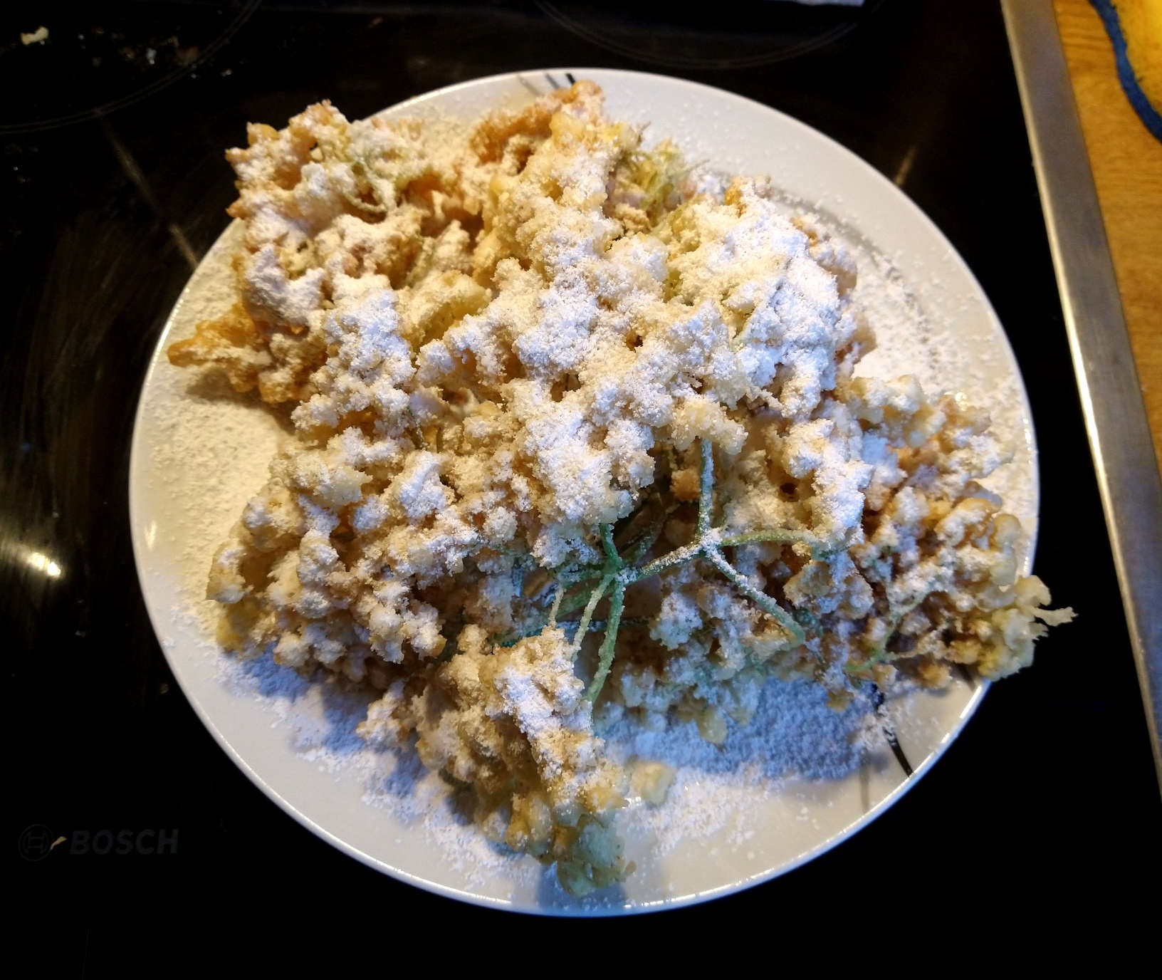 Gebackene Holunderblüten