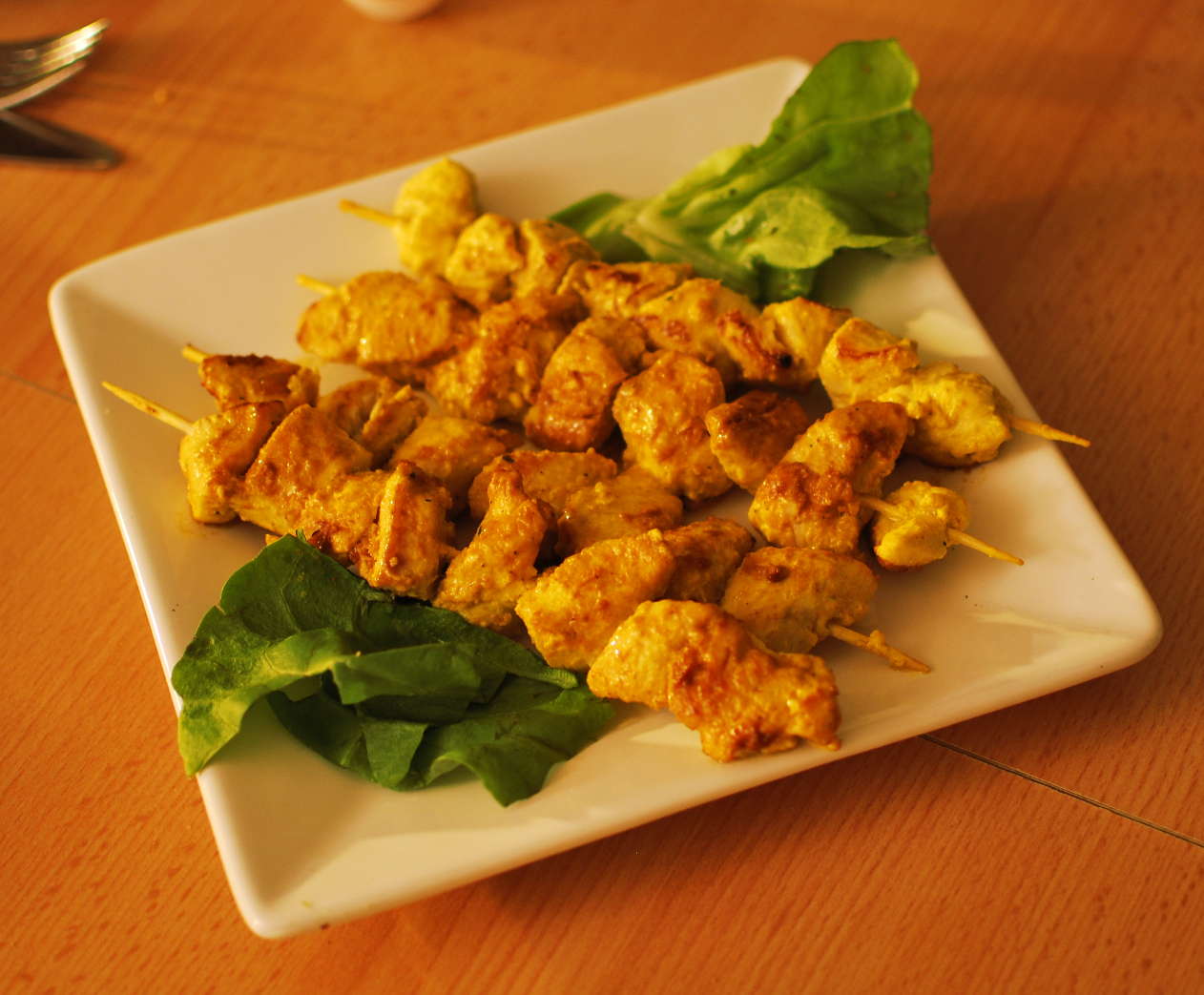 Hähnchenspieße in Zwiebelmarinade (Joojeh Kabab)