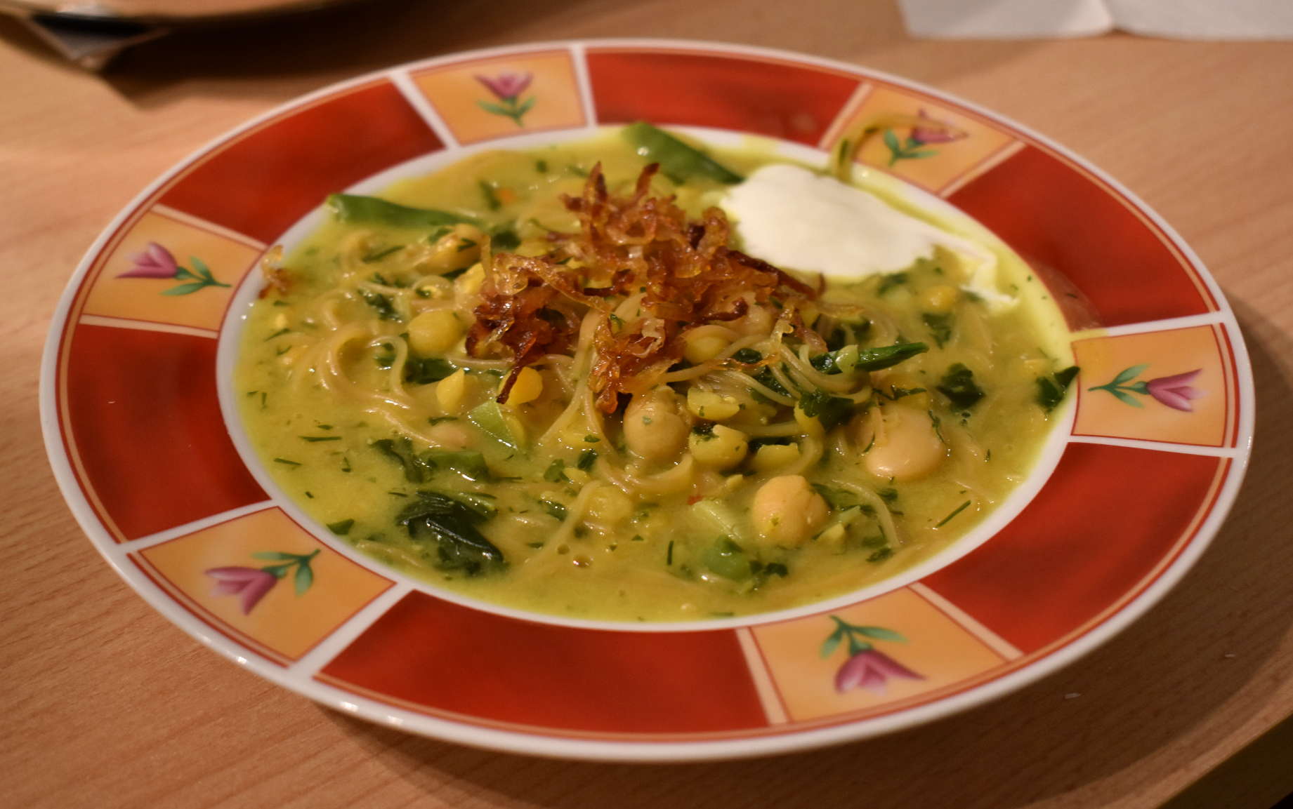Persische Schälerbsensuppe